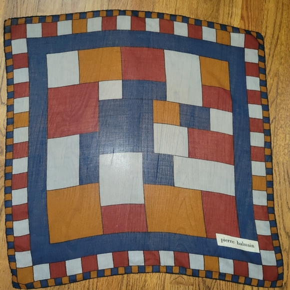 Pierre Balmain Foulard monochrome Scarf (Square) - Picture 2 of 2